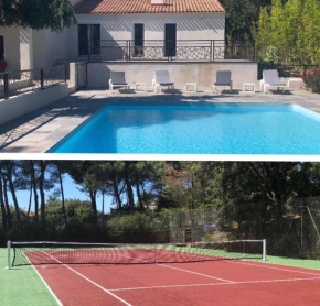 Grande propriété avec Piscine et Terrain de tennis privés